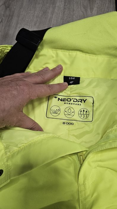 Neonowe spodnie 4F w rozm. 152