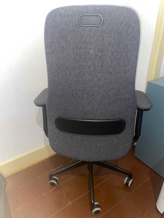 Cadeira giratória c/braços, Letafors cinza/preto.