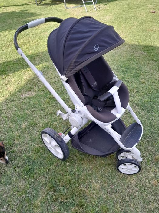 Carrinho de passeio quinny com ovo e acessórios