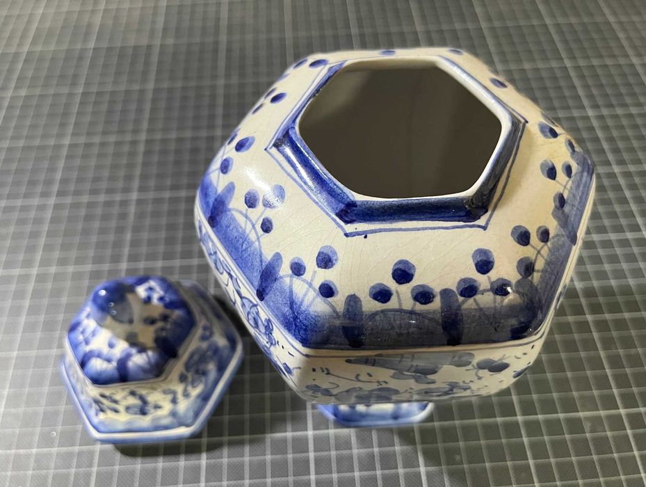 Pote vintage com tampa em faiança