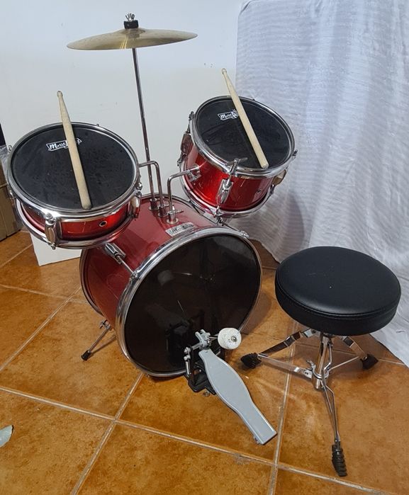 Bateria de criança em bom estado