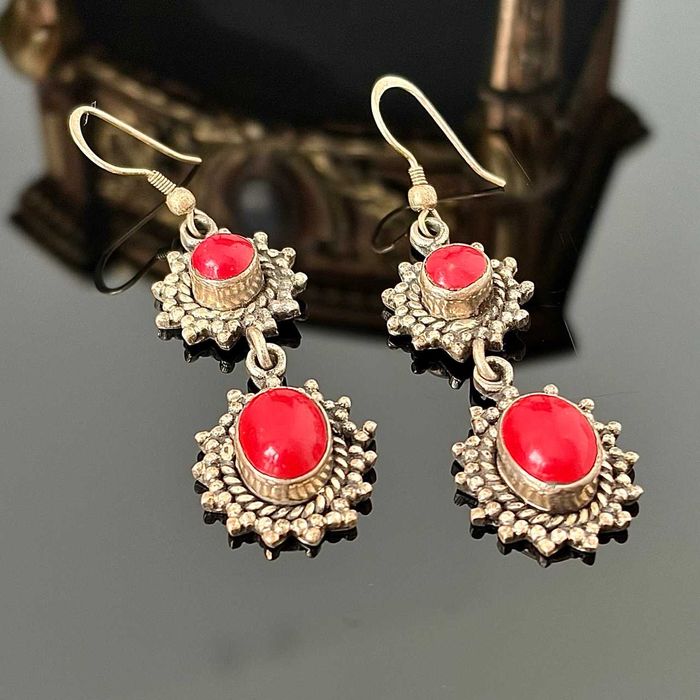 Srebrne kolczyki z naturalnym Koralem, wykonany ze srebra próby 925