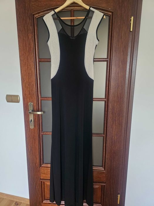 Długa czarna sukienka