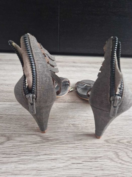 Nowe sandały marki Stradivarius rozm 39