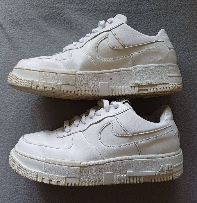 NIKE Air Force 1 pixel