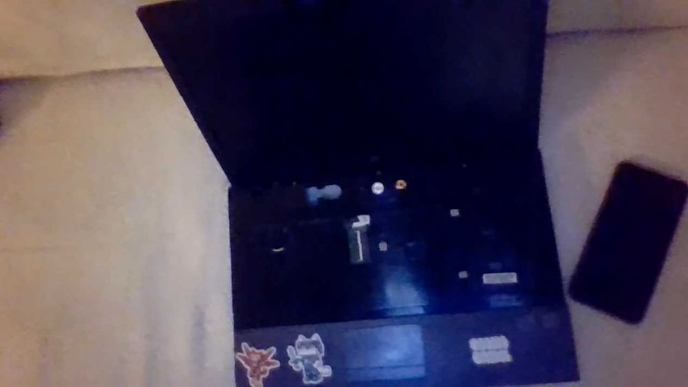 13 хутвей робить екран чучуть біля камер неробить екран він сів