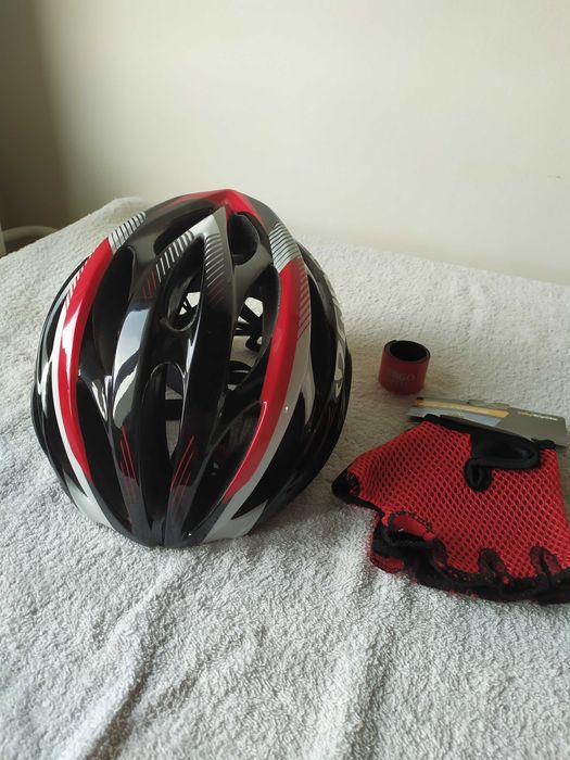 Kask Giro Saros, nienaganny stan, rozmiar M, czarno-biało-czerwony