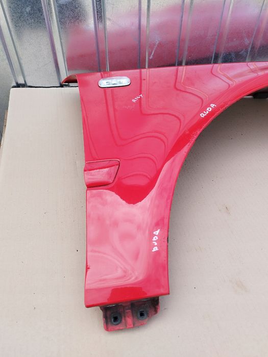 blotnik prawy przod audi a4 b7 cabriolet lata 2004-2008 czerwony