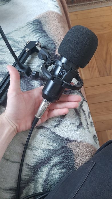 Sprzedam mikrofon na statywie z pop filtrem