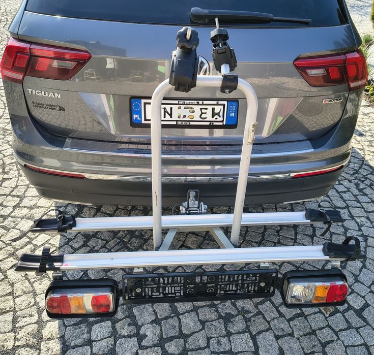 Rezerwacja  Bagażnik  rowerowy, uchylny na hak do przewozu 2 rowerów