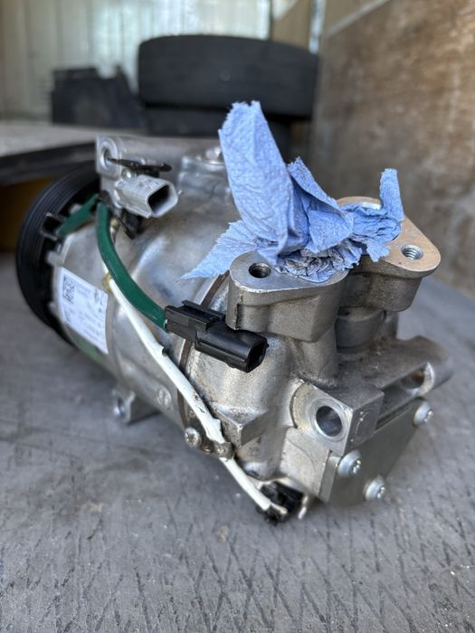 Sprężarka klimatyzacji renault  clio captur
