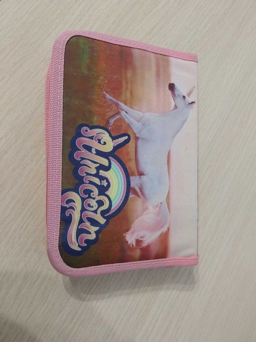 Tornister i piórnik z wyposazeniem, jednorożec