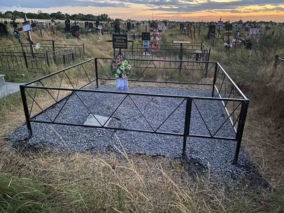 Ограда на кладбище от 8500 с установкой. Изготовление памятников.