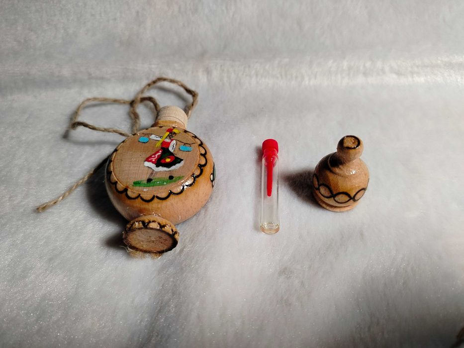 Butelka na  Bułgarski olejek różany