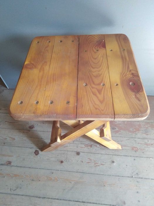 Стіл розкладний зі стільчиками