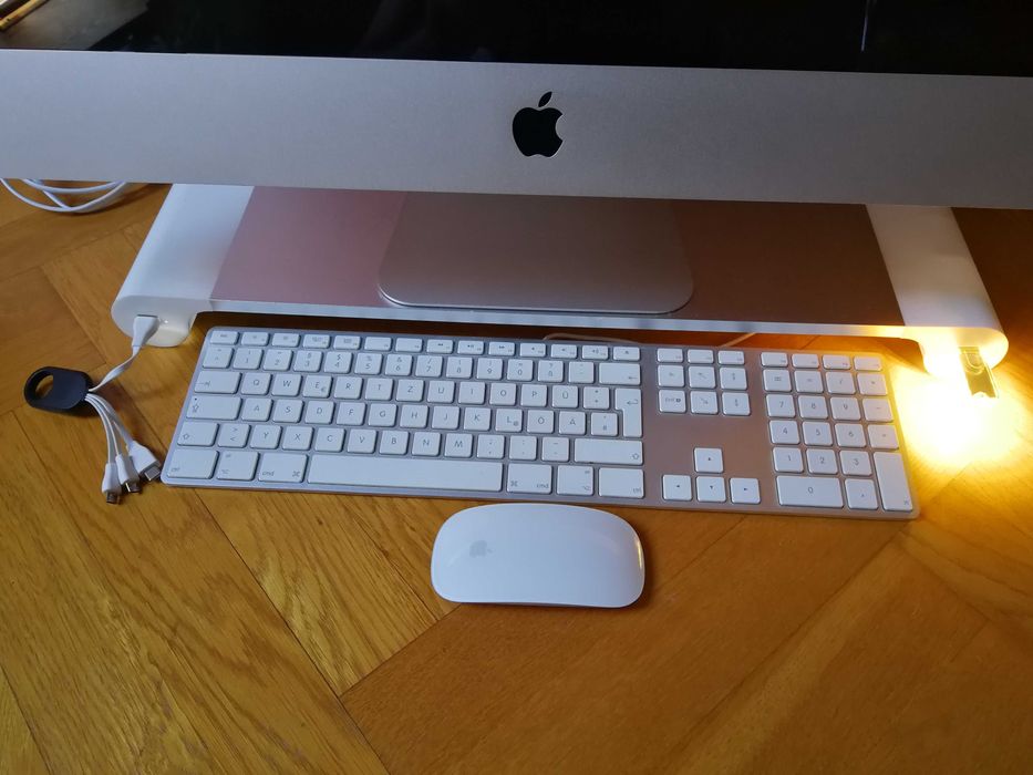 Podstawka półka organizer gniazda usb oswietlenie do apple imac