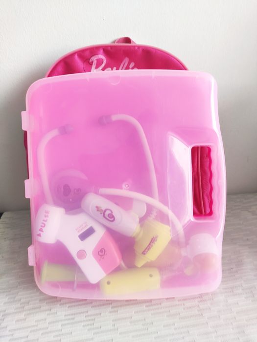 Mały lekarz i plecak Barbie