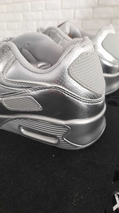 Buty sportowe NOWE  37