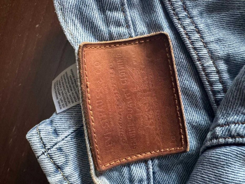 Calças Levis usadas