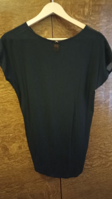 Жіноча блузка з камінчиками.