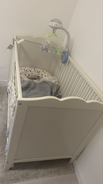 Cama de bebé do IKEA.