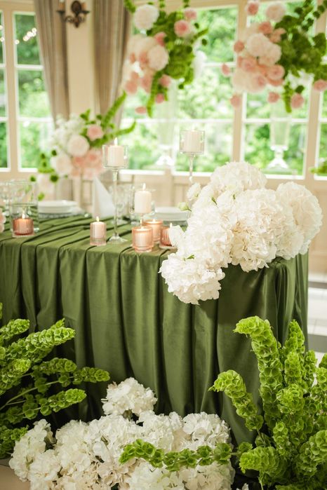 Wynajem welurowych obrusów weselnych i ślubnych - okrągłe, prostokątne