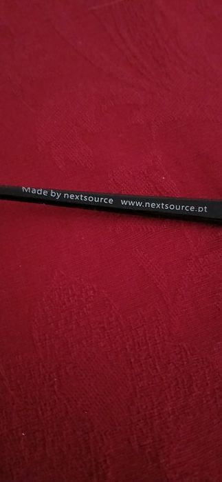 Quatro óculos de sol, com publicidade