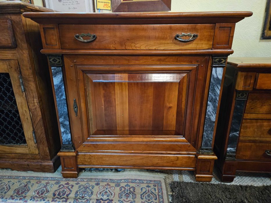 Móvel em madeira maciça com acabamento em pedra - Bom estado geral