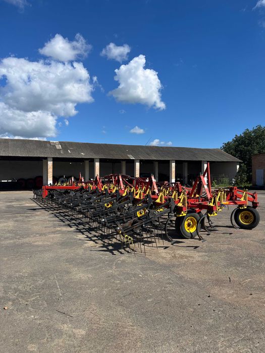 Культиватор суцільного обробітку Bourgault 8810-35 (18 м)