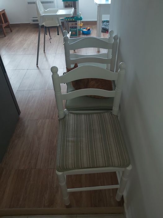 4 cadeiras madeira branca estofadas