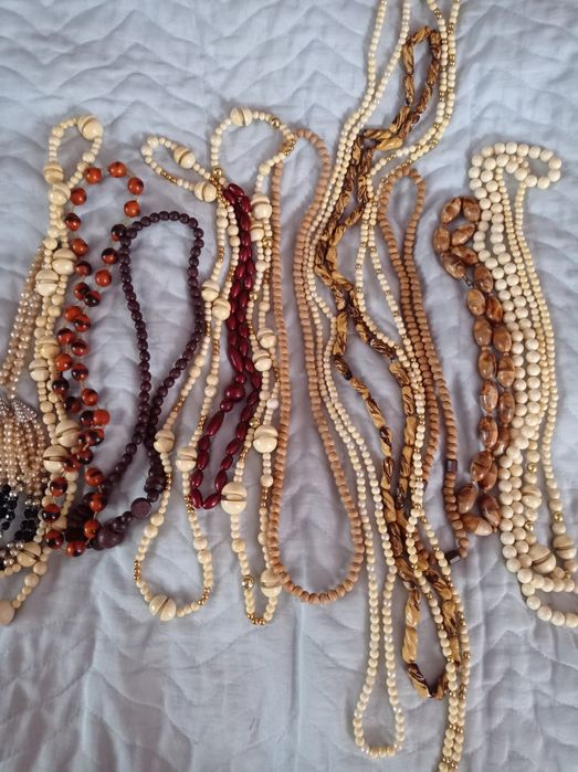 Бусы -намисто,  бижутерия, разной длины, пластмасс.