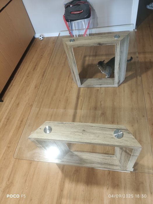 Mesa com tampo de vidro