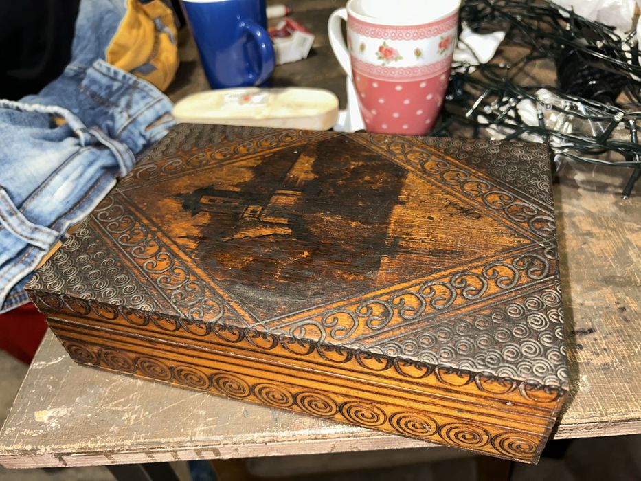 Wygrawerowana szkatułka rok 1543 styl wiktoriański