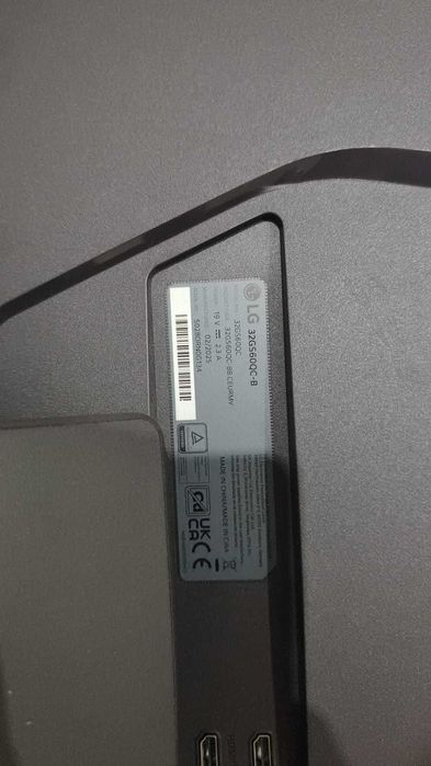 Monitor LG 32 polegadas quad hd (para peças) ecrã partido