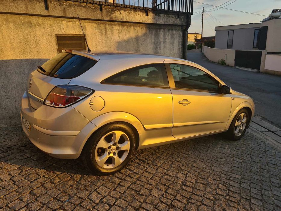 Opel astra gtc 5 lugares