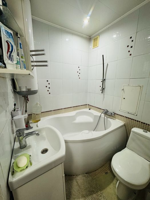 Продам трьох кімнатну з ремонтом у м.Новий Розділ.