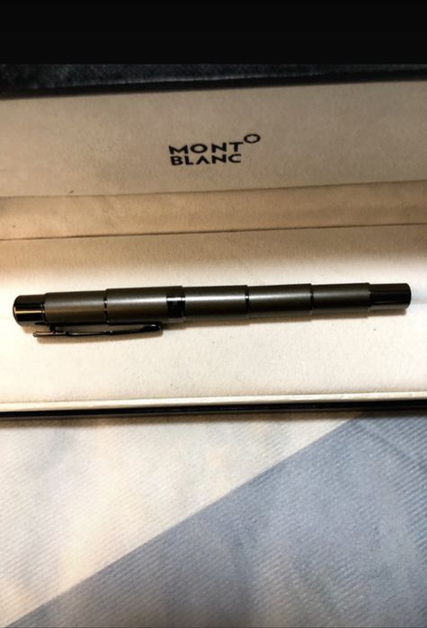 Esferográfica / caneta Montblanc nova