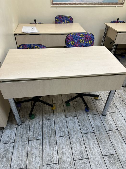 Продам стіл в гарній якості дешево! Самовивіз