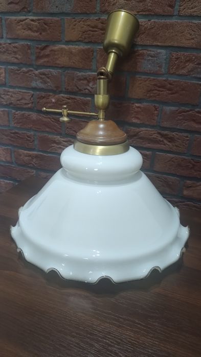 Wisząca lampa z dużym kloszem