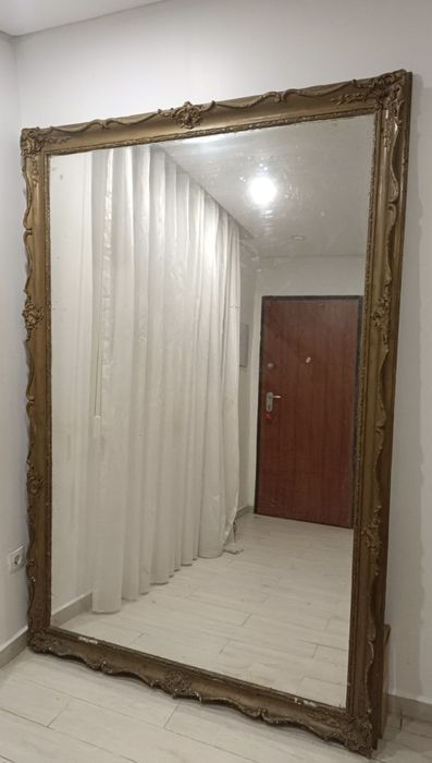Espelho Grande com moldura, tamanho 2,12m X 1,43m