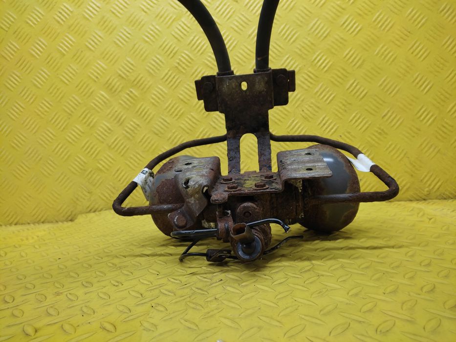 citroen c5 iii 1.6 thp siłownik gruszka hydrauliczna 9684423680