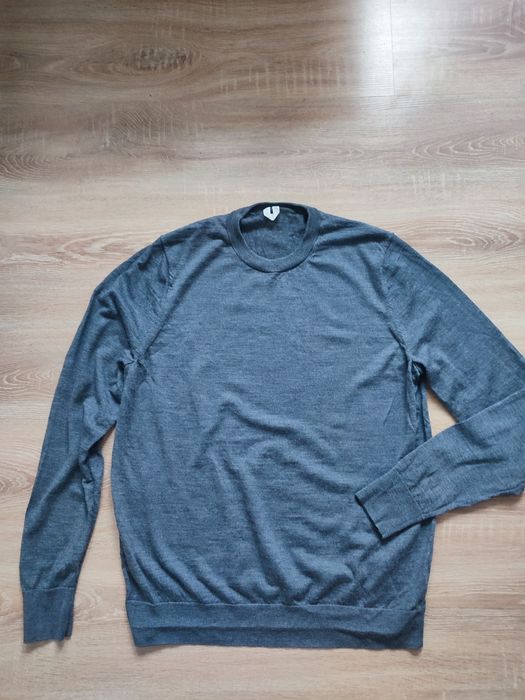 Sweter z wełny szary