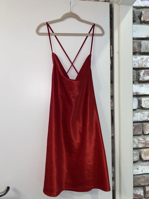 атласное красное платье zara