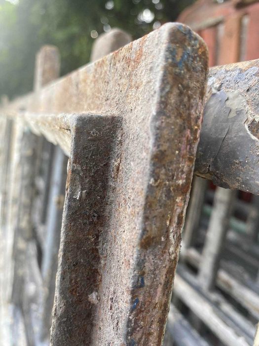 Stare  łukowe okna  żeliwne