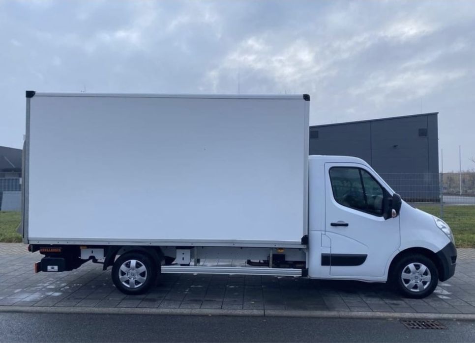 Wypożyczalnia samochodów Wynajem busa dostawczego Kontener - Winda