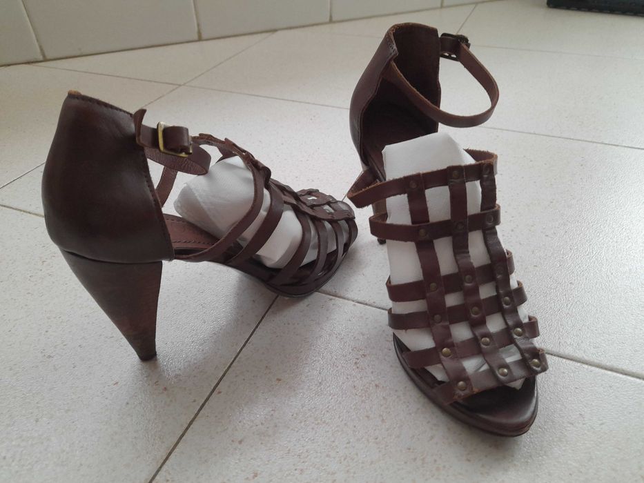 Lote de 9 pares de sapatos/sandalias/cunhas - tamanho 38/39
