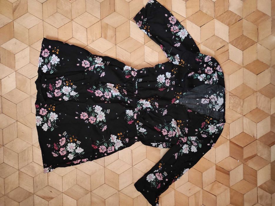 Czarna sukienka w kwiaty h&m