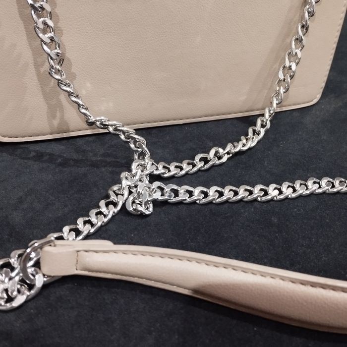 Toreba na łańcuszku