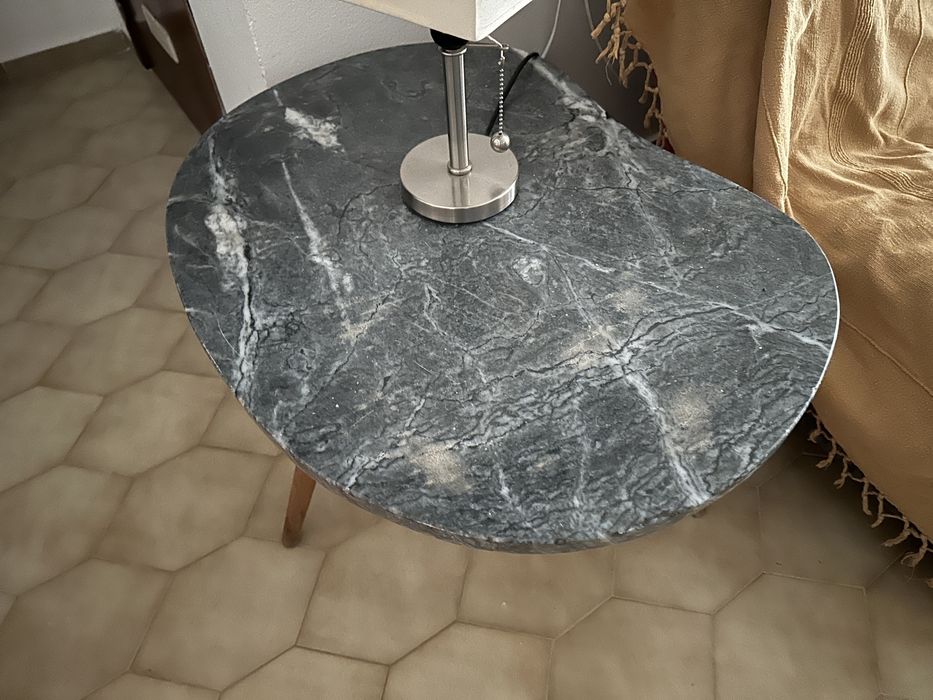 Mesa em madeira e marmore