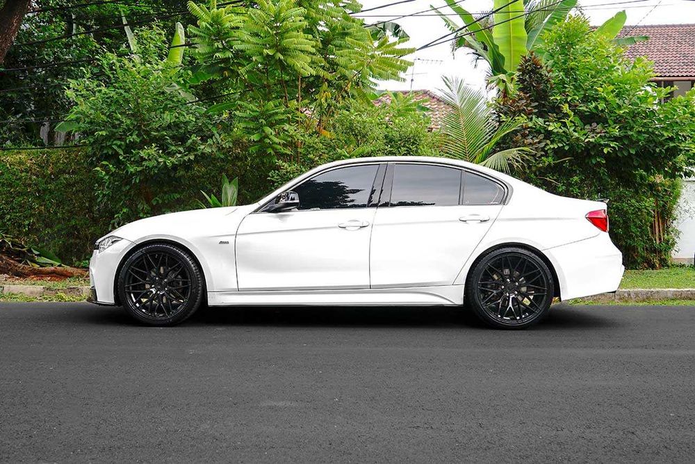 Накладки на пороги (зовнішні) BMW F30 стиль M Tech